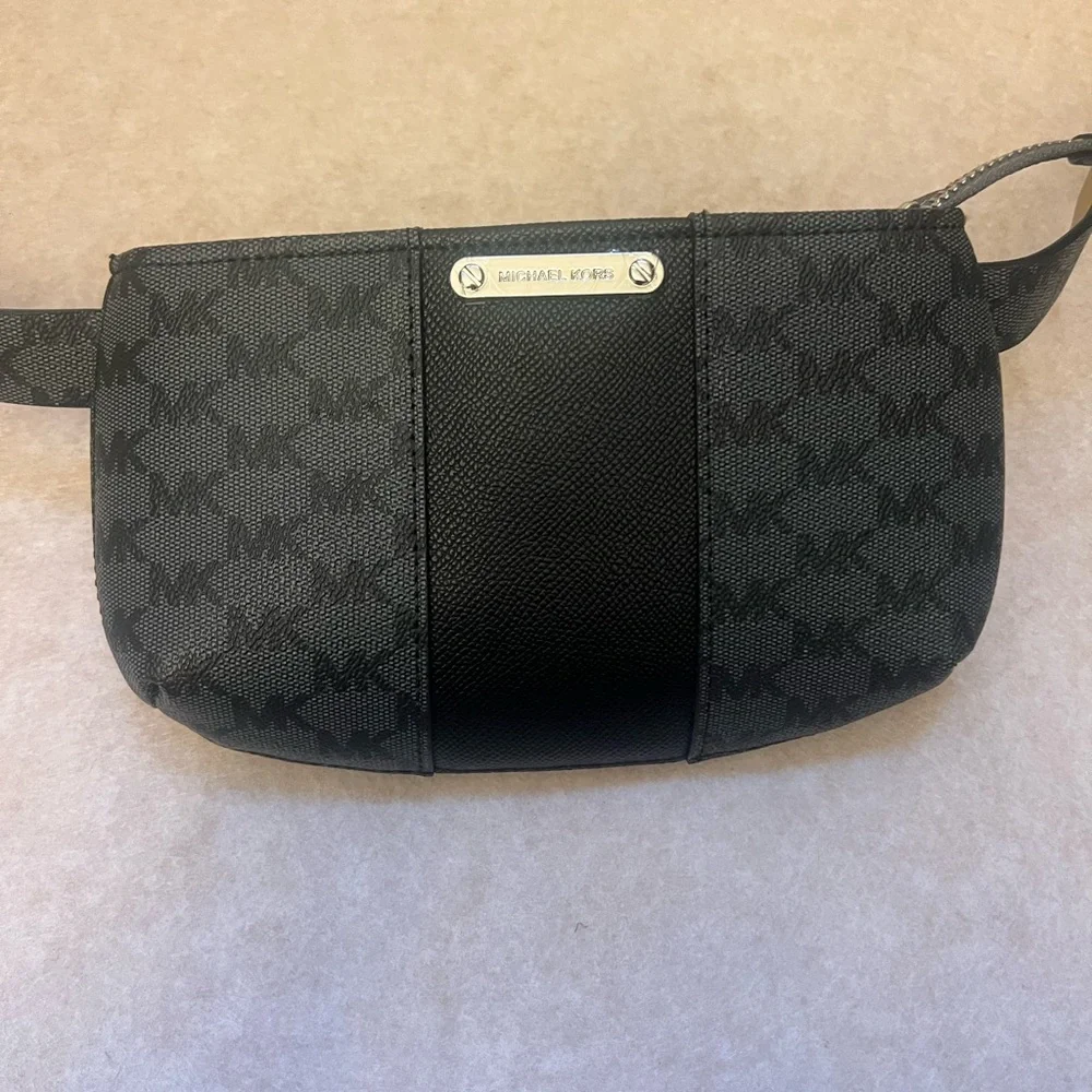 Michael Kors Monogram‎ one size Belt bag